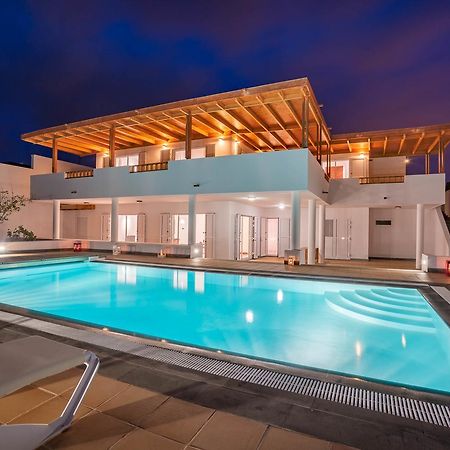 Villa Dedalos - A Luxury Large Villa With A Heated Pool In Пуерто Калеро Екстериор снимка