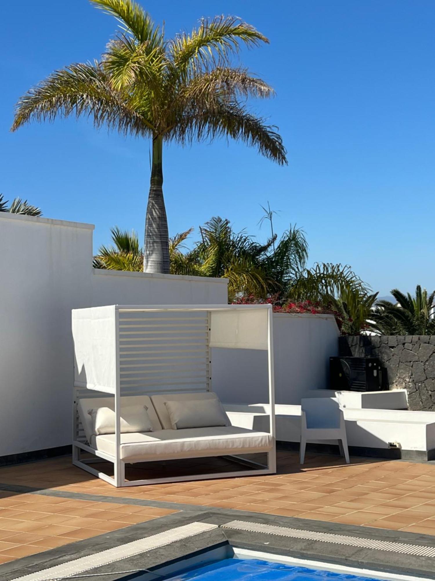 Villa Dedalos - A Luxury Large Villa With A Heated Pool In Пуерто Калеро Екстериор снимка