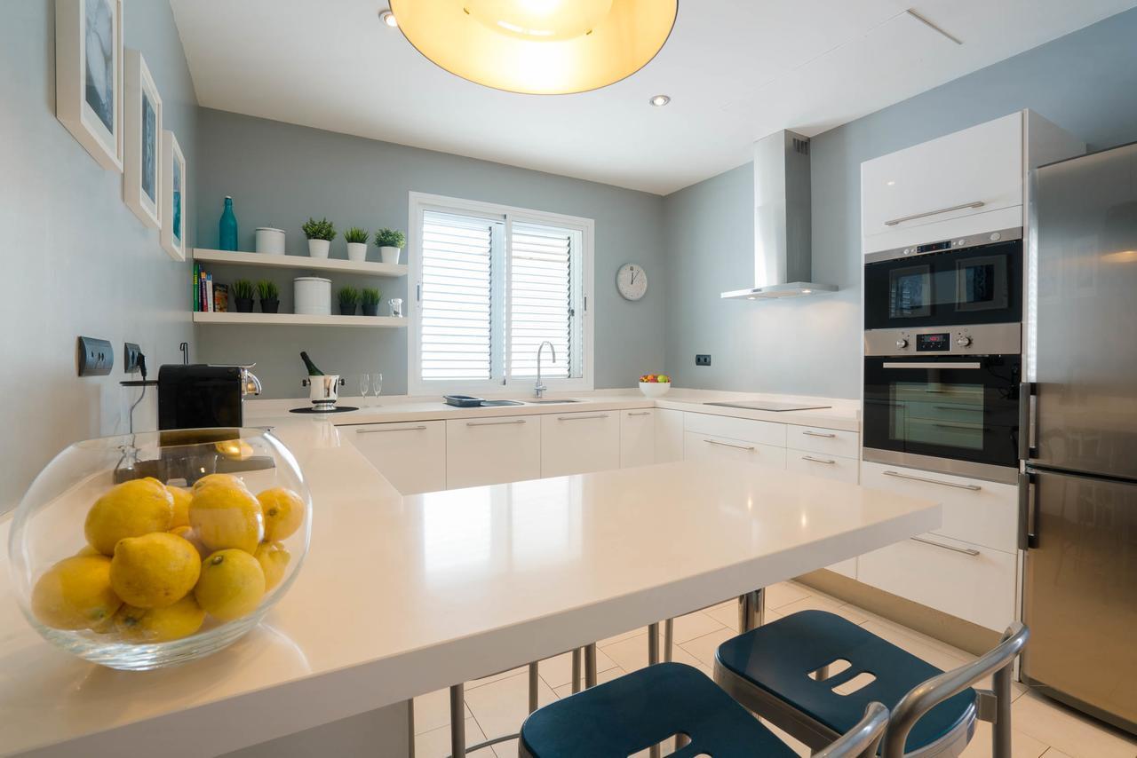 Villa Dedalos - A Luxury Large Villa With A Heated Pool In Пуерто Калеро Екстериор снимка
